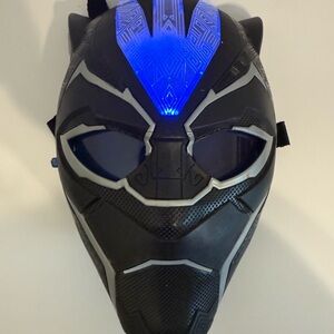 2017 Hasbro Marvel Black Panther Light Up Halloween Costume Mask